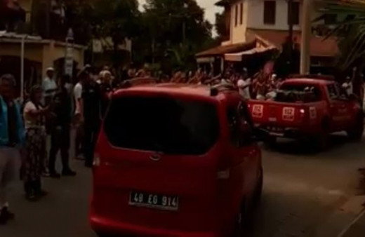 Aydınlı itfaiyeciler Muğla Marmaris'in Turgut köyünden alkışlarla uğurlandı