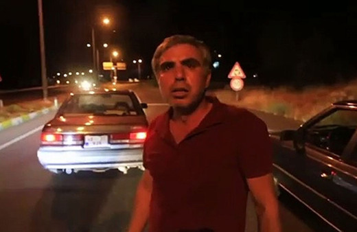 Kim bu adam, hangi yetkiyle yol kesip halktan kimlik istiyor?