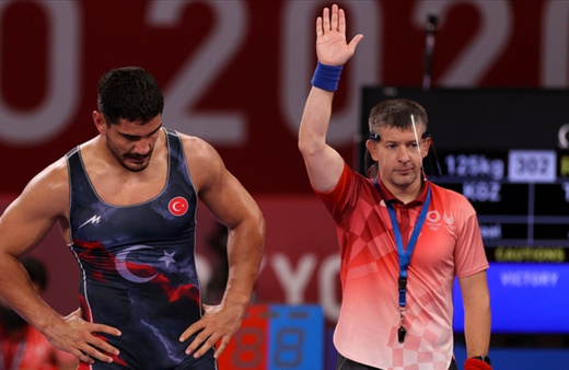 Milli güreşçi Taha Akgül Moğol rakibini yenerek bronz madalyanın sahibi oldu