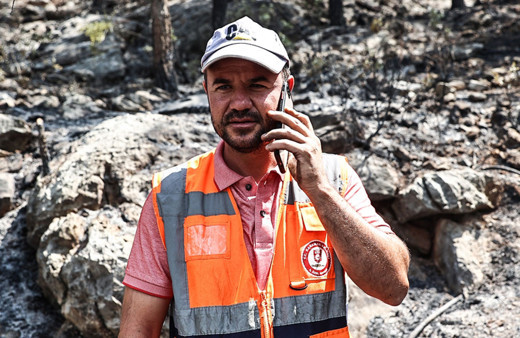 Orman işçisi Gündoğmuş'taki yangına müdahale ederken gelen haberle sevinçten havalara uçtu