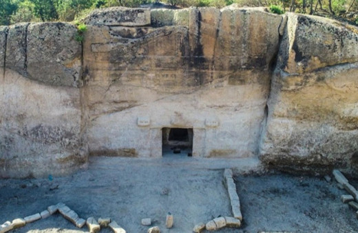 Frigya'nın en büyük eserlerinden olan 'Maltaş Tapınağı' gün yüzüne çıktı!