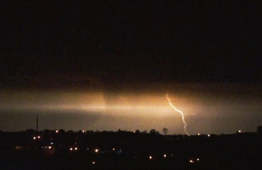 Meteoroloji uyardı İstanbul'da şimşekler geceyi aydınlattı