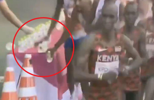 2020 Tokyo Olimpiyat Oyunları'nda Fransız atletin maratondaki hareketi tepki çekti