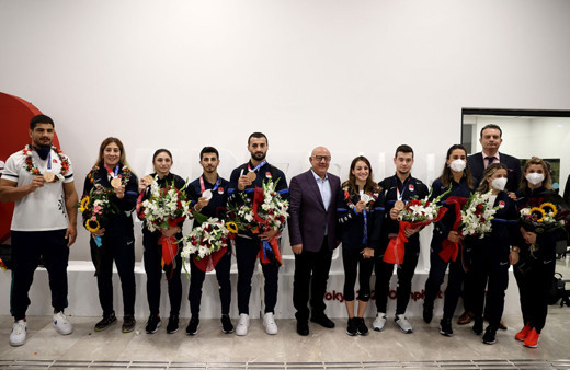 Olimpiyatlarda Türkiye adına tarih yazan oyuncularımız yurda döndü!