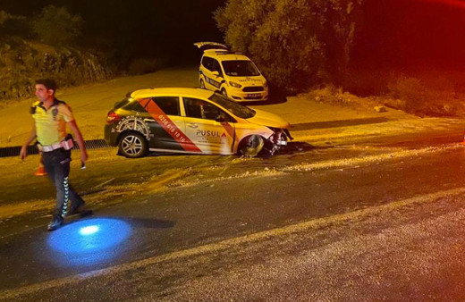 Kuşadası ilçesinde camdan fırlayan sürücü ağır yaralandı