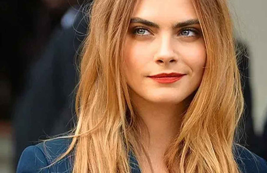 Ünlü model ve oyuncu Cara Delevingne vajinasını satışa çıkardı ailesi çıldırdı!