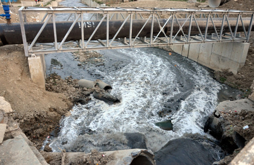 İstanbul Esenyurt Haramidere'de sıcak hava kirlilik ve kokuyu arttırdı