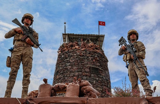 İran sınırı hem havadan hem karadan göz hapsinde tutuluyor