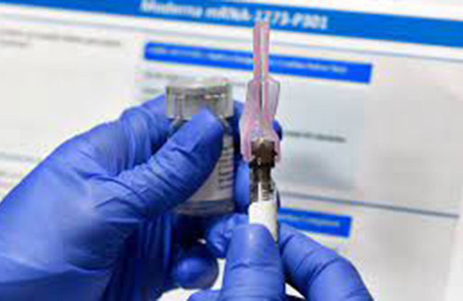 İzmir'de yakınlarına sahte aşı kartı düzenleyen hemşire tutuklandı