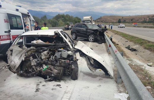 Amasya’da iki otomobil kafa kafaya çarpıştı: 2 ölü 5 yaralı