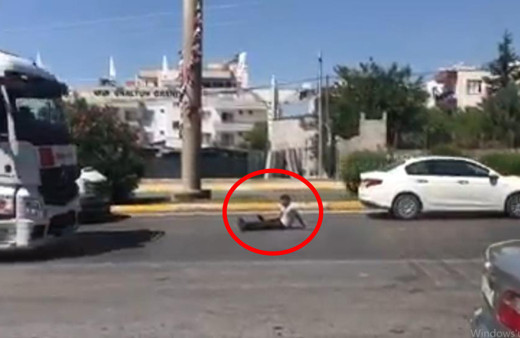 Mersin'de trafikte şaşkına çeviren görüntü! Adeta ölüme meydan okudu