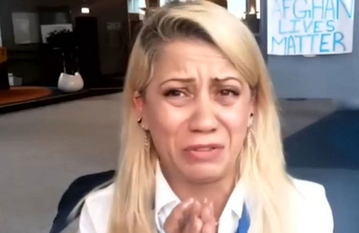 Stoltenberg'e gözyaşları içinde soru soran Afgan gazeteci