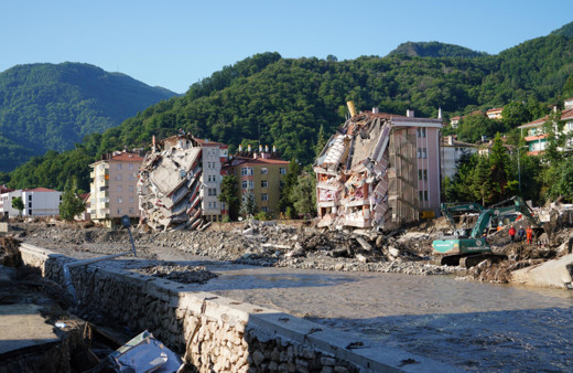Sel felaketi bölgesinde 109 bina için acil yıkım kararı