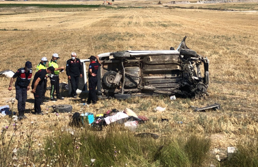 Kayseri'de hafif ticari araç şarampole devrildi 4 ölü 10 yaralı