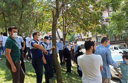 Eyüpsultan'da mahalle sakinlerinden İBB'nin park yıkım kararına tepki