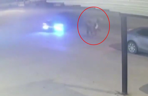 Bursa'da otomobil kontrolden çıkıp 40 metre savruldu! Çocuklara çarptı işte o anlar