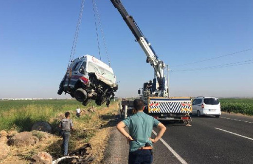 Şanlıurfa’da ambulans devrildi! Yeni doğan bebek öldü, 2 sağlıkçı ve şoför yaralı