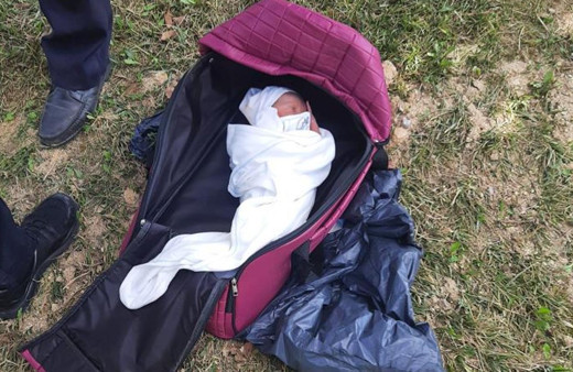 Arnavutköy’de parkta yeni doğmuş bebek bir vatandaş tarafından bulundu