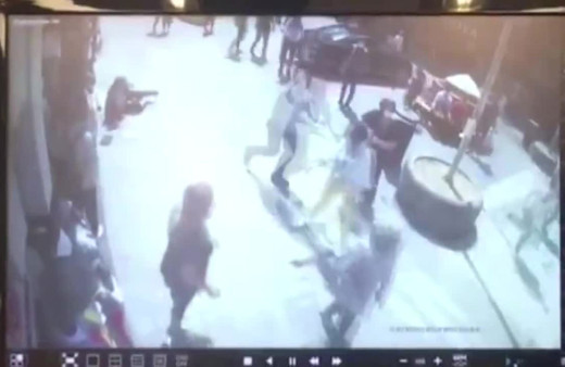 İYİ Parti İstanbul İl Başkanı Buğra Kavuncu'ya Halk TV önünde yumruklu saldırı!