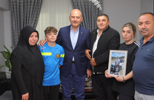 Bakan Süleyman Soylu, Emirhan Yalçın'ın ailesini ziyaret etti