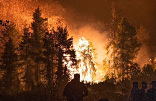 Yunanistan halen yanıyor orman yangınları söndürülemedi