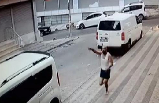 Sultangazi'de ilginç olay; evine giren hırsızların aracıyla evine döndü