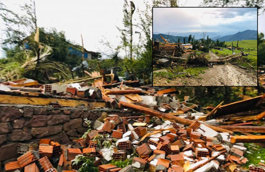 Karadeniz'i bu sefer de hortum vurdu! Şavşat'ta evleri yıkıp geçti