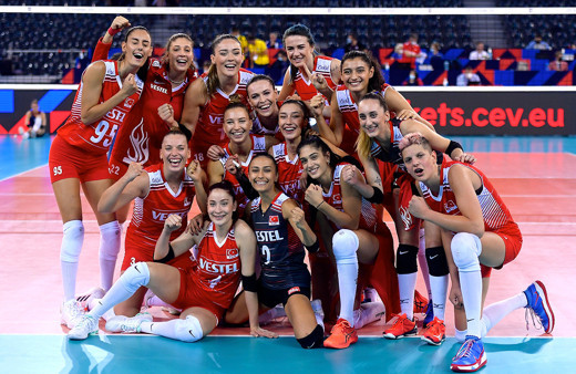 Hollanda'yı da yenen Filenin Sultanları gruptan lider çıktı