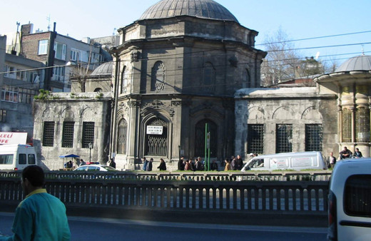 Laleli esnafı İBB'nin yayalaştırma kararına tepki gösterdi