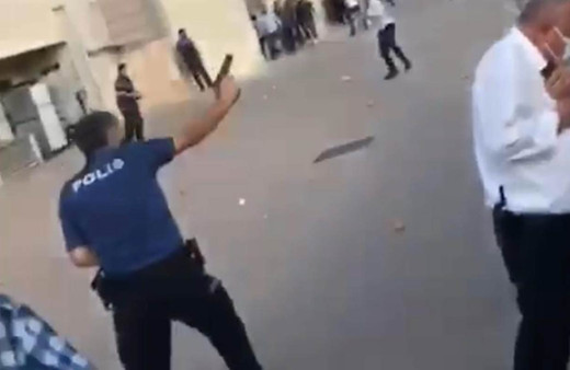 Ankara'da esnaf ile müşteri arasında 'ezik şeftali' kavgası: 4 yaralı, 13 gözaltı