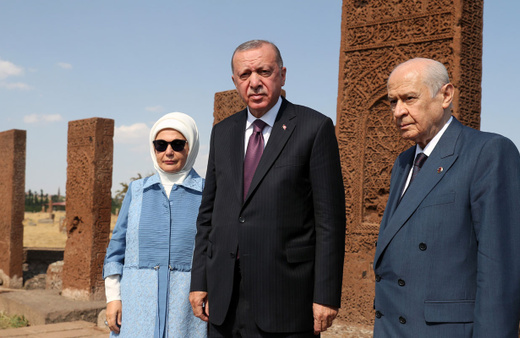 Erdoğan ve Bahçeli Ahlat'ta Selçuklu mezarlığında böyle görüntülendi