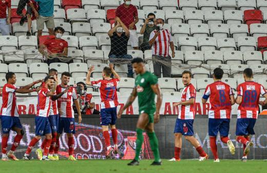 Antalyaspor nefes kesen maçta Çaykur Rizespor'u 90+10'da yıktı