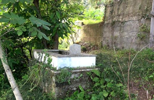 Pandemide darboğaza giren tiyatrocu Orhan Çağlar babasından kalan mezarı satıyor!