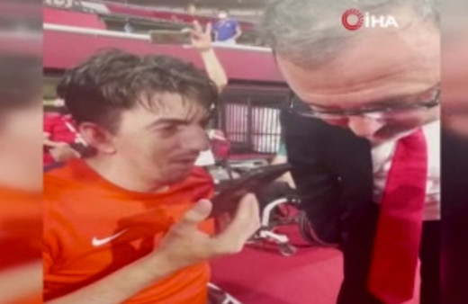 Cumhurbaşkanı Erdoğan, Abdullah Öztürk'ü tebrik etti