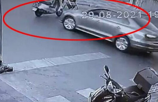 İstanbul'da bebek arabasına motosiklet çarptı! Annesi sinir krizi geçirdi