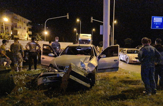 Zonguldak'ta kırmızı ışıkta feci kazada can pazarı! Yaralılar var