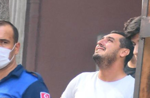 Olay yeri Avcılar! Evinin yanışını gözyaşları içinde izledi