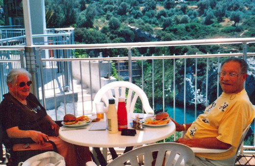 İngiliz turist, Kuşadası'ndaki otelin belboyuna miras bıraktı! İşte 'Türk Belboy'a kalan para...