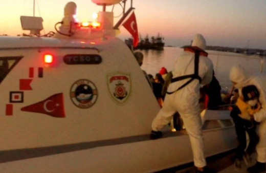 Ayvacık'ta Türk kara sularına itilen 47 düzensiz göçmen kurtarıldı