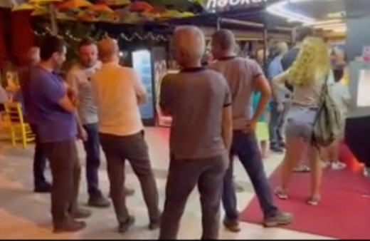 Sinop'ta kuyrukta bekleyen bakan görünce şaşırdılar!