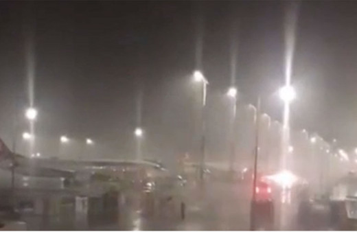 İstanbul Havalimanı'nda ortalık karıştı! Fırtına fena vurdu