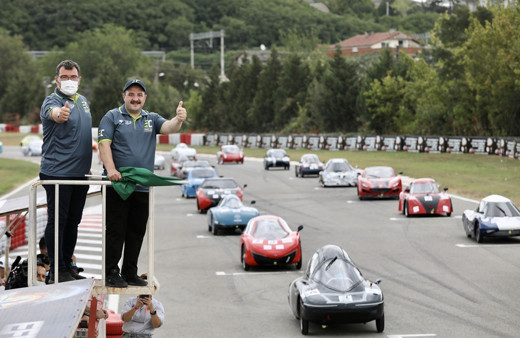 Bu liseliler bir harika! Kendi elektrikli araçlarını ürettiler