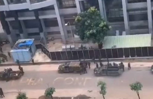 Gine'de darbe girişimi başladı! Sarayın etrafında silah sesleri duyuldu