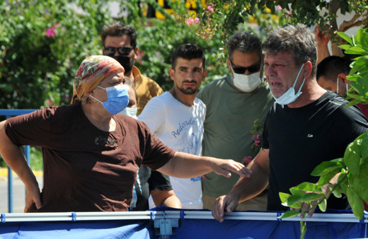 Antalya'da parkta babasını o halde görünce dünyası başına yıkıldı: Gözyaşlarına boğuldu