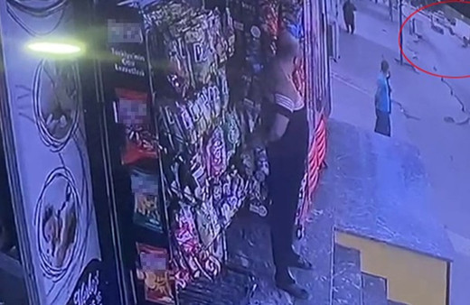 İstanbul'da refüjden fırlayıp kafa kafaya çarpıştı! Feci kazanın görüntüsü çıktı