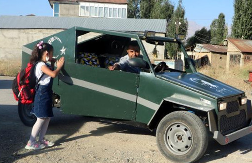 'Kardan Anıtkabir'le gündeme gelmişlerdi Hira okula babasının yaptığı araçla gitti