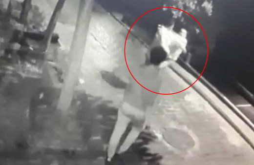 İstanbul'da yumruk atıp Ukraynalı turiste kabusu yaşattılar! İşte o anlar