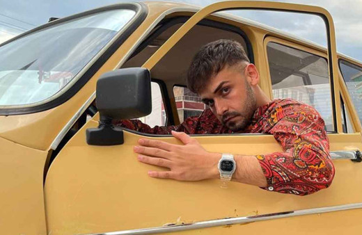 Ünlü şarkıcı Sefo sahneden kaçtı! Hayranları sahneye atladı!