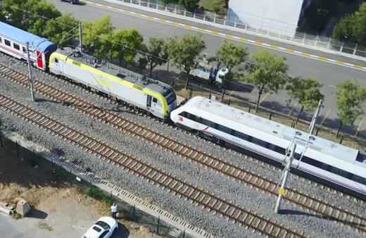 İstanbul'da korkunç an! İki tren kafa kafaya geldi: Facianın eşiğinden dönüldü