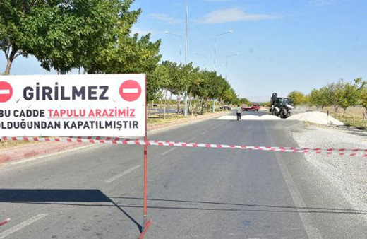 Konya'da arsasından geçen yolu açtıran savcı hakkında suç duyurusunda bulundu